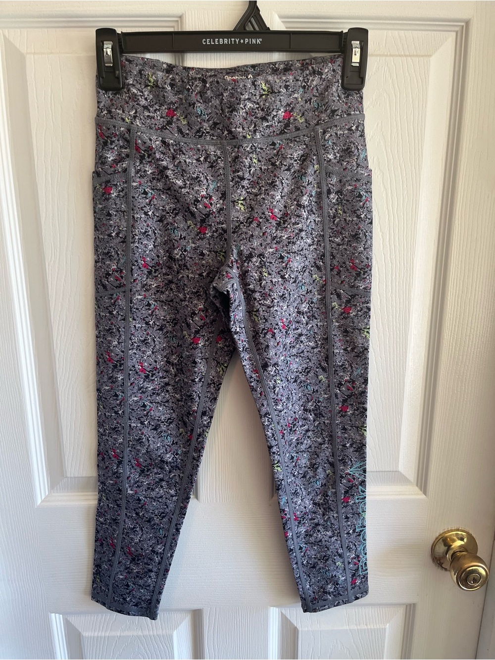 GUC Girl’s Gray Speckled Paint Graffiti Reebok Leggings size L (10/12)